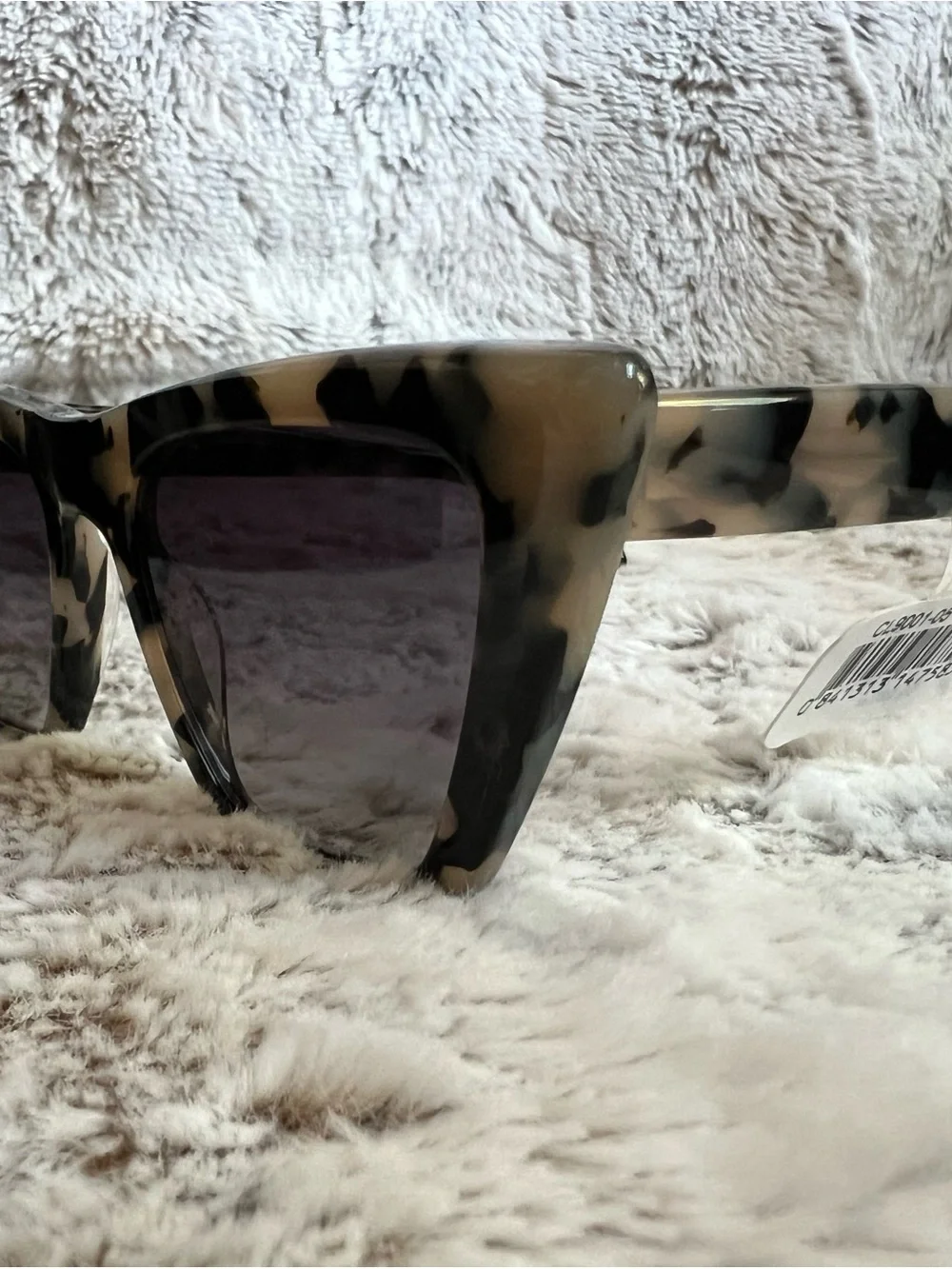 Carolina Lemke stylish tortoiseshell